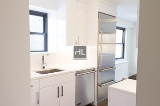 E 16 ST, Unit 7DE in New York, NY - Building Photo - Building Photo