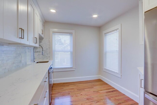 45 Frairy St, Unit B in Medfield, MA - Building Photo - Building Photo