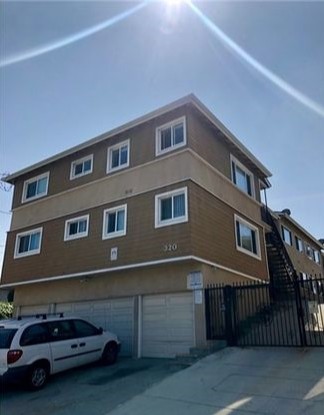 320 E Hyde Park Blvd in Inglewood, CA - Building Photo