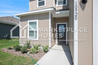 10920 Gray Mare Dr in Fort Worth, TX - Building Photo - Building Photo