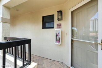 7032 Pelican Bay Blvd in Naples, FL - Building Photo - Building Photo