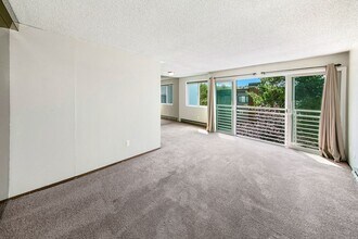 733 Lake St S in Kirkland, WA - Building Photo - Building Photo