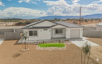 581 Valiant Ave in Pahrump, NV - Building Photo - Building Photo