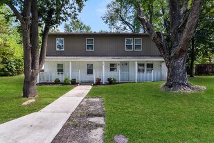 6 Castle Ct in Lee's Summit, MO - Building Photo