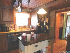 125 Whittington Ave in Norwich, CT - Building Photo - Building Photo