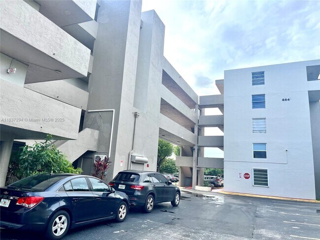 854 NW 87th Ave in Miami, FL - Building Photo - Building Photo