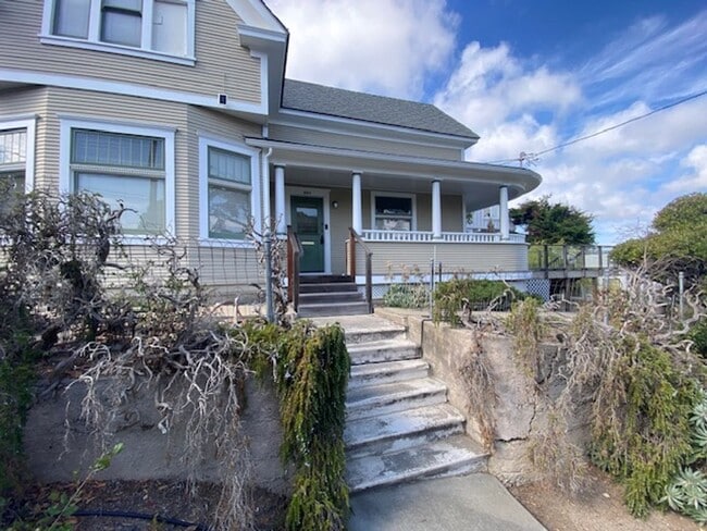 property at 480 Hoffman Ave
