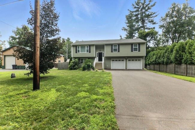 221 Griffin Rd in Suffield, CT - Building Photo - Building Photo