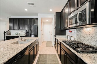 10073 White Mulberry Dr in Las Vegas, NV - Building Photo - Building Photo