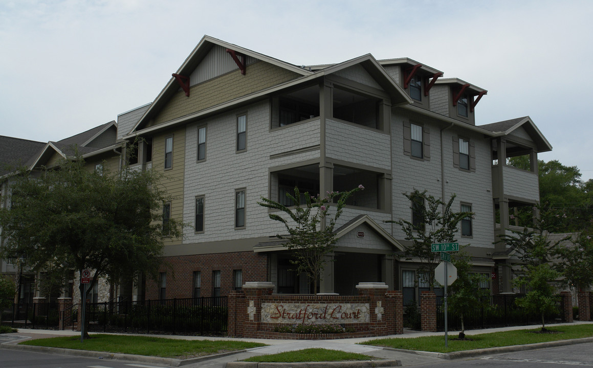 Stratford Court in Gainesville, FL - Building Photo