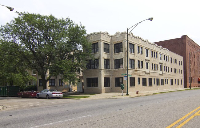 801-05 E Drexel Square