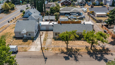 260 E Sherman St in Lebanon, OR - Building Photo - Building Photo