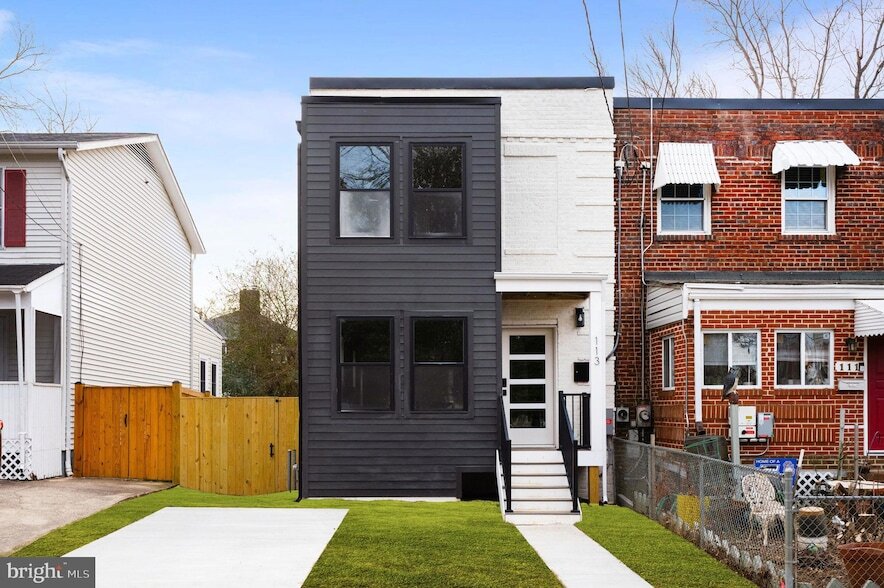 113 Clifford Ave in Alexandria, VA - Foto de edificio