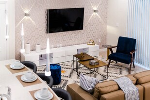 2422 Dubai St in Kissimmee, FL - Building Photo