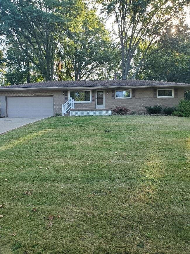 property at 6814 Ravenwood Ave NW