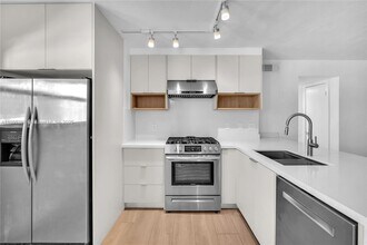 3265 Virginia St in Miami, FL - Foto de edificio - Building Photo