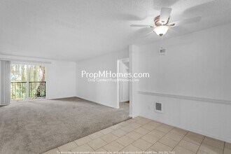 12614 NW Barnes Rd in Portland, OR - Foto de edificio - Building Photo