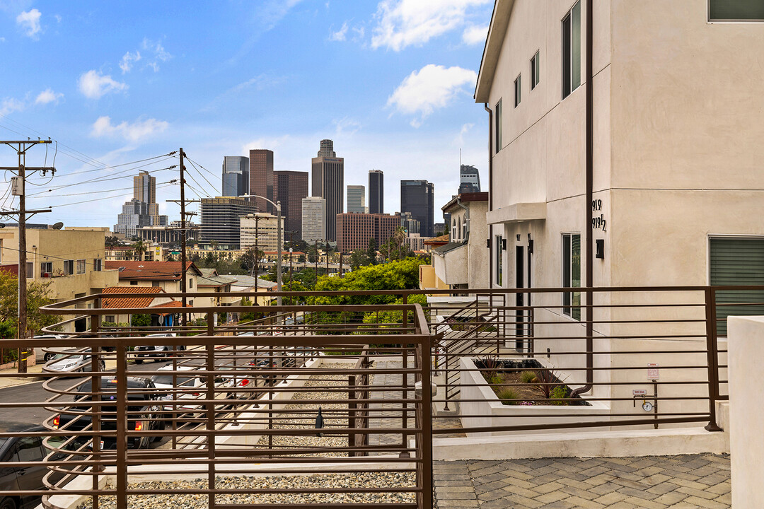 917 N Beaudry Ave in Los Angeles, CA - Building Photo