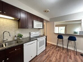 703 Falcon Dr in Arlington Heights, IL - Building Photo - Building Photo