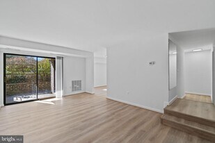 13 Silverwood Cir in Annapolis, MD - Building Photo