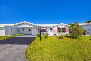 2520 NW 2nd Dr in Pompano Beach, FL - Building Photo