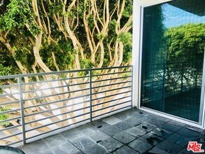1241 5th St in Santa Monica, CA - Building Photo - Building Photo