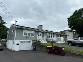 4C Marlyn Dr, Unit 4C in Latham, NY - Building Photo