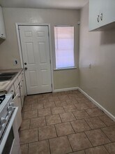 1210 Oregon St in Bakersfield, CA - Building Photo - Building Photo