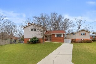 7514 Dundalk Rd in Takoma Park, MD - Building Photo