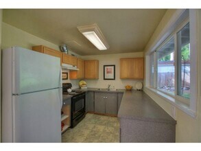 14646 SE Allen Rd. in Bellevue, WA - Building Photo - Building Photo
