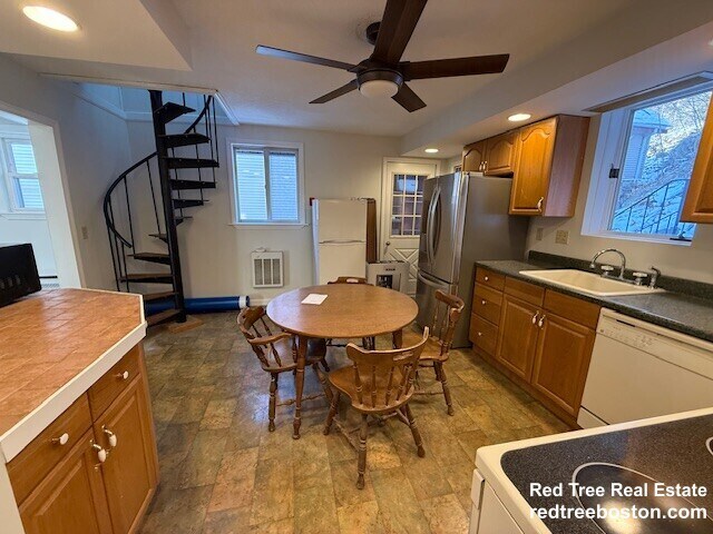 60 Haines St, Unit 149 in Medford, MA - Foto de edificio - Building Photo