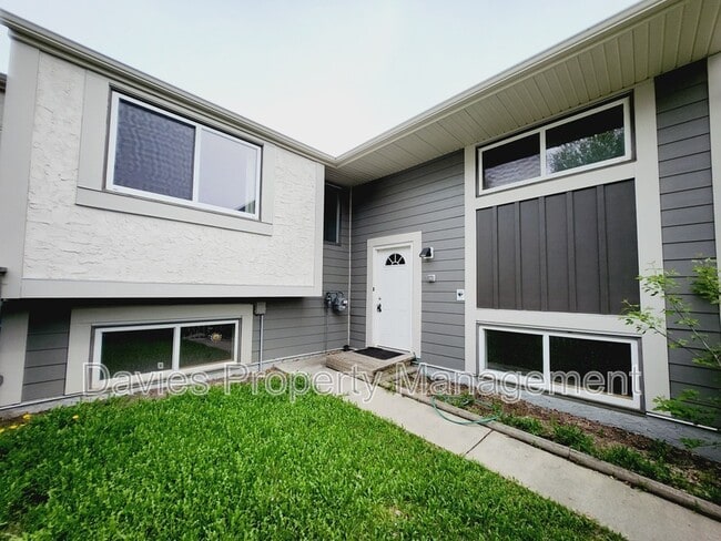 property at 405 Willow Ct NW