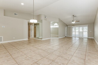 2558 Wrencrest Cir in Valrico, FL - Building Photo - Building Photo