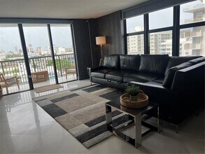 1800 Collins Ave, Unit 9D in Miami Beach, FL - Building Photo - Building Photo