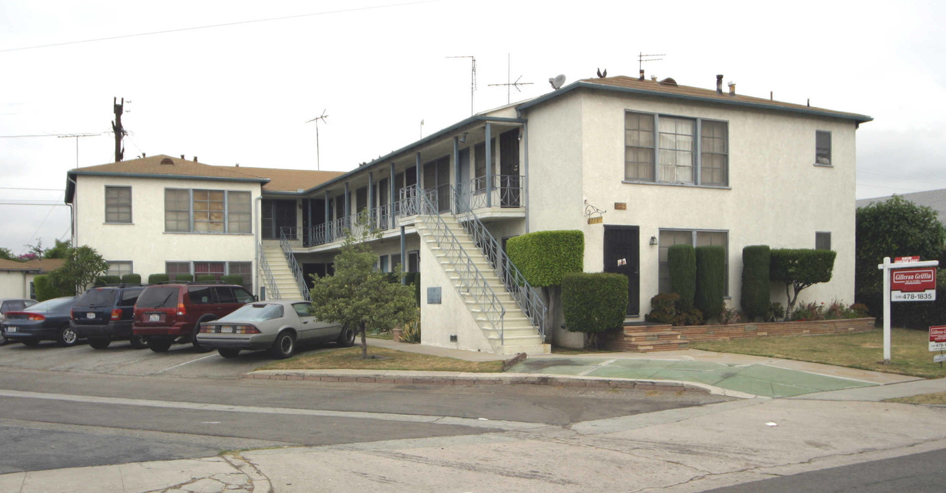 1715 Ellsmere Ave in Los Angeles, CA - Foto de edificio