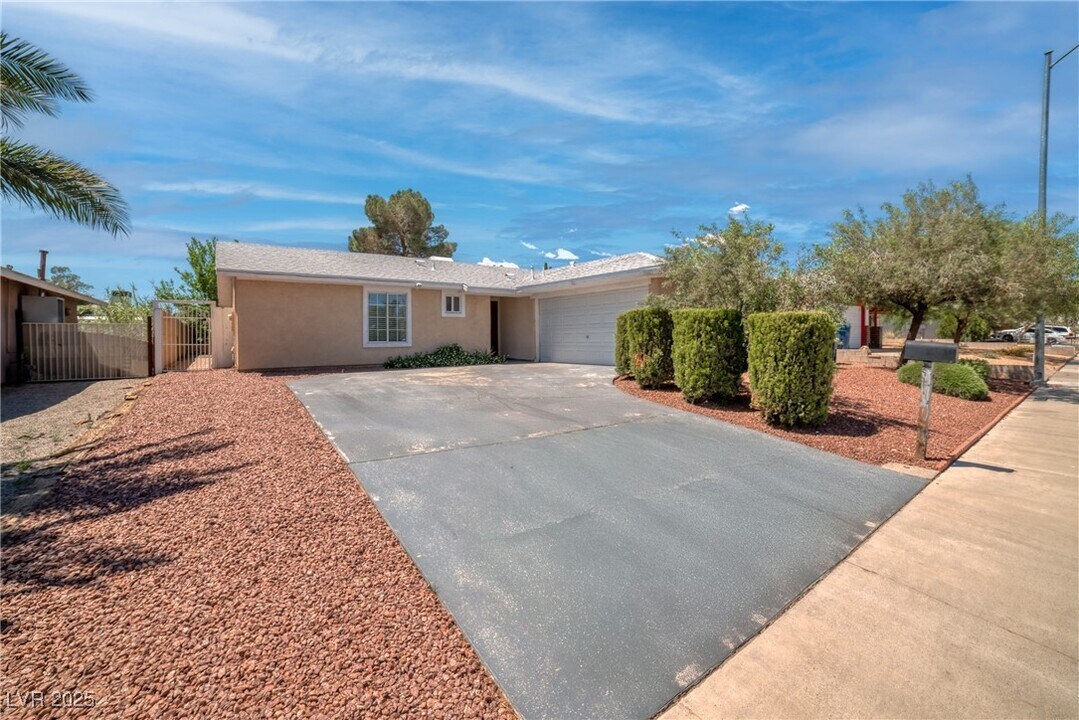 6447 Newville Ave in Las Vegas, NV - Building Photo