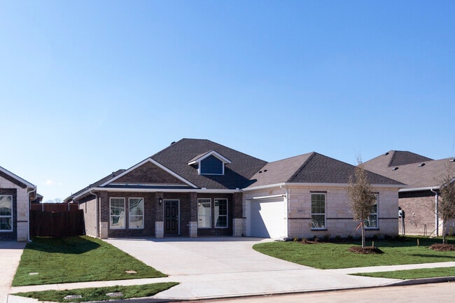 2113 Nutmeg Wy
