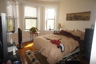 1325 Commonwealth Avenue-Unit -22 in Boston, MA - Building Photo - Building Photo