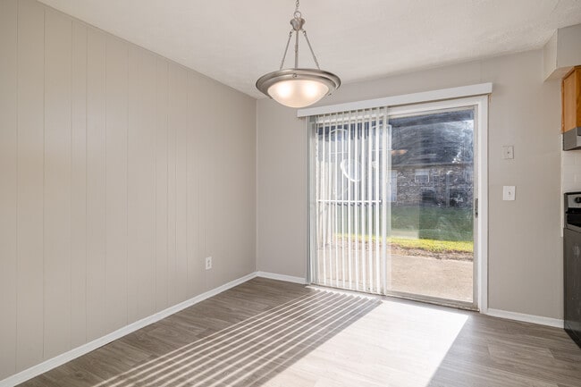 Oxford Townhomes in Morrow, GA - Building Photo - Interior Photo