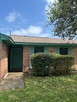 357 Windsor Sq in Alvin, TX - Building Photo