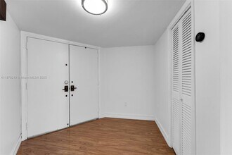 13951 Kendale Lakes Cir in Miami, FL - Foto de edificio - Building Photo