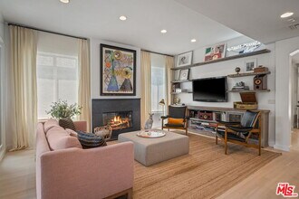 835 Superba Ave in Los Angeles, CA - Building Photo - Building Photo