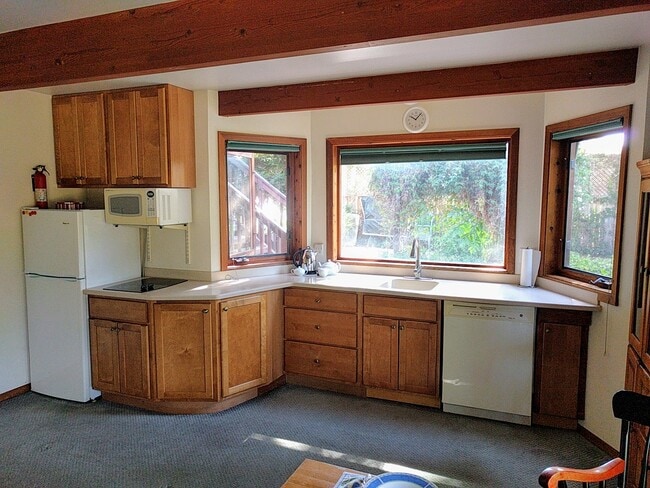 4609 Vista Buena Rd, Unit ground floor apt in Santa Barbara, CA - Building Photo - Building Photo