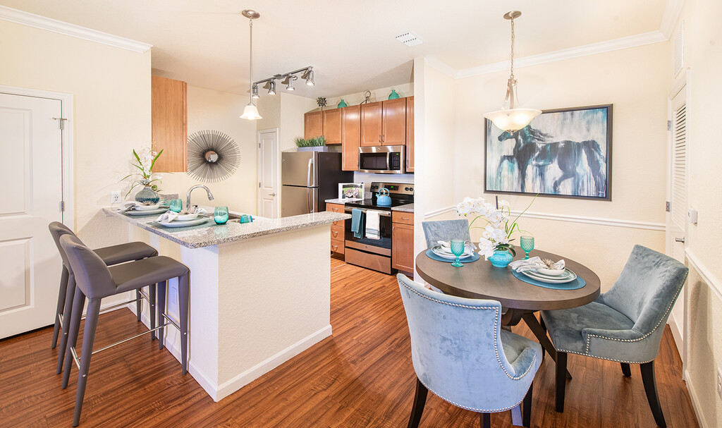 MAA Randal Lakes Apartments in Orlando, FL | ApartmentHomeLiving.com