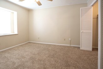 Deer Wood in Lufkin, TX - Building Photo - Interior Photo
