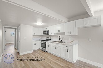 331 Wakefield in Anaheim, CA - Building Photo - Building Photo