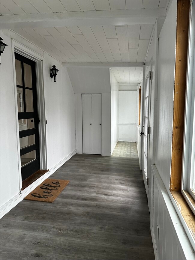 69 Monroe St, Unit Monroe first floor in Branford, CT - Foto de edificio - Building Photo