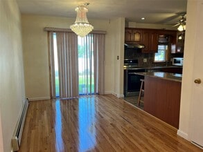 99 East St in New Hyde Park, NY - Building Photo - Building Photo