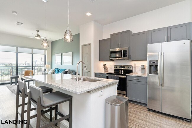 6525 Ed Bluestein Blvd, Unit 8203 in Austin, TX - Building Photo - Building Photo