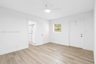 1109 NE 6th Ave in Fort Lauderdale, FL - Foto de edificio - Building Photo